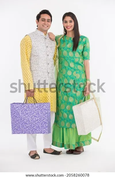 लुधियाना बुटीक ओनर और क्लाइंट की नज़दीकी